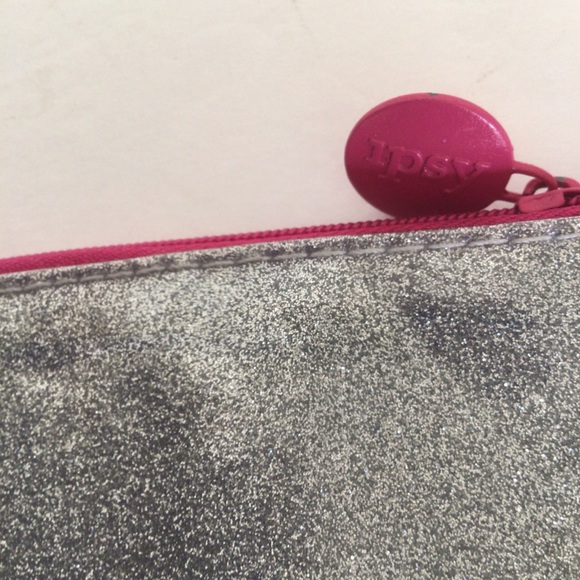 IPSY X FOREVER 21 SILVER GLITTER MAKEUP COSMETIC BAG NWOT - Picture 4 of 5